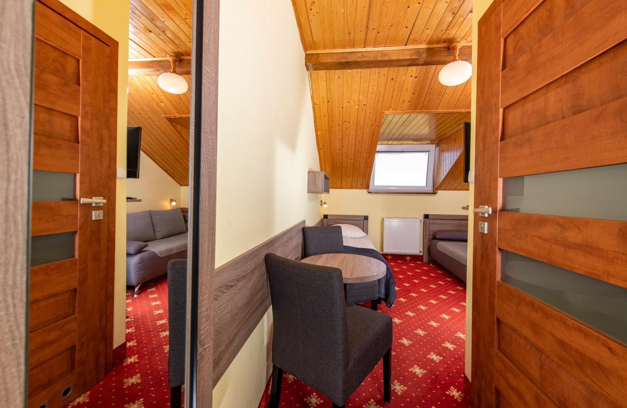 Domki, Apartamenty I Restauracja Wloczega غونسكي المظهر الخارجي الصورة