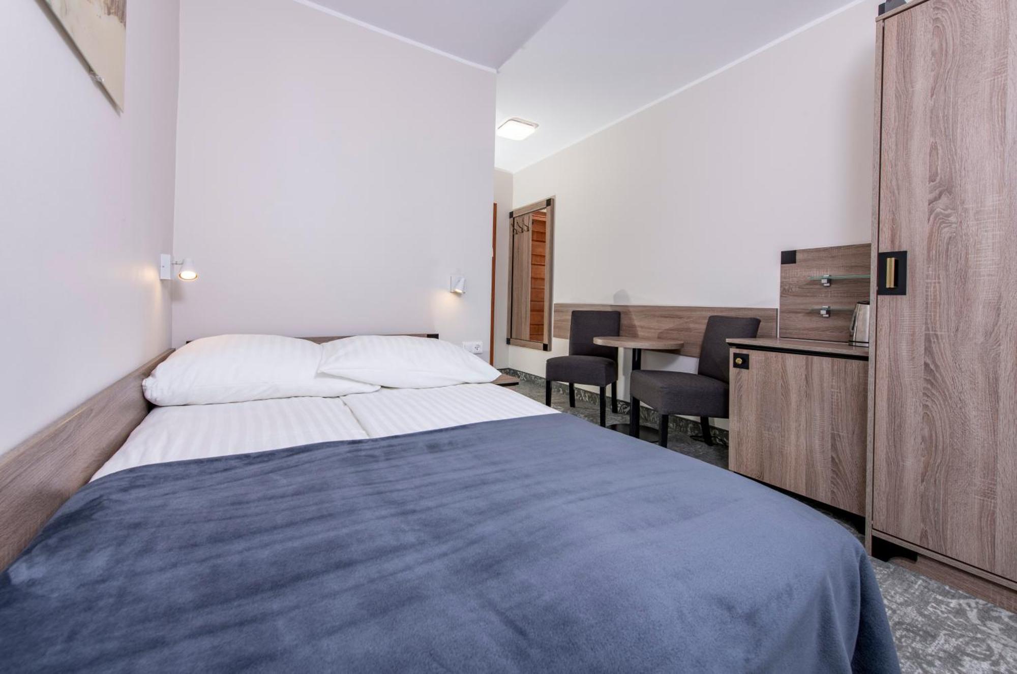 Domki, Apartamenty I Restauracja Wloczega غونسكي المظهر الخارجي الصورة
