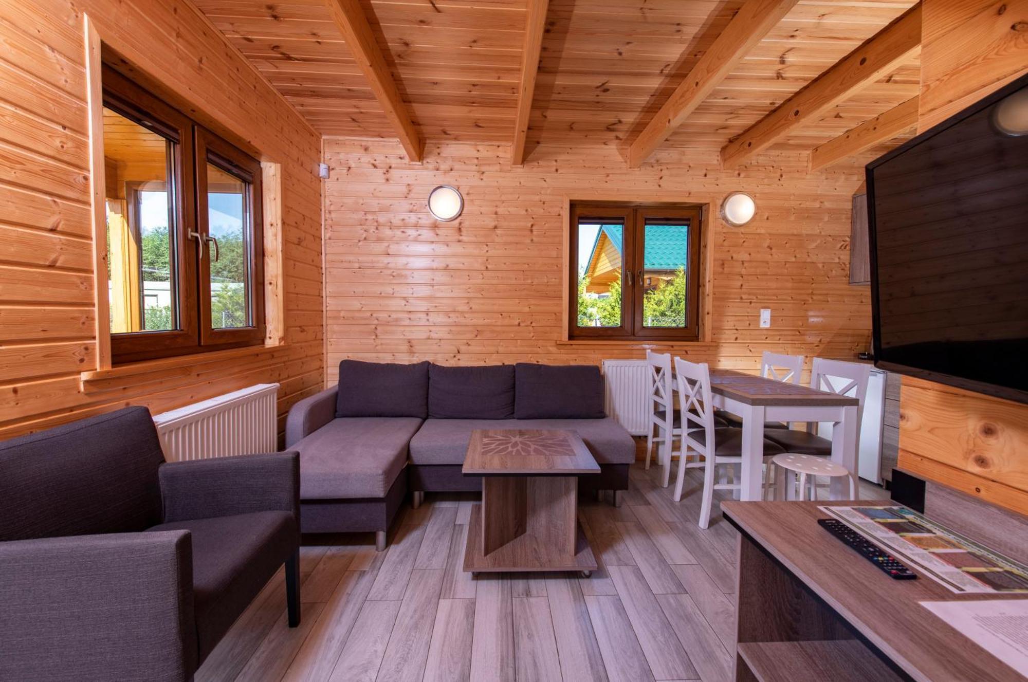 Domki, Apartamenty I Restauracja Wloczega غونسكي المظهر الخارجي الصورة