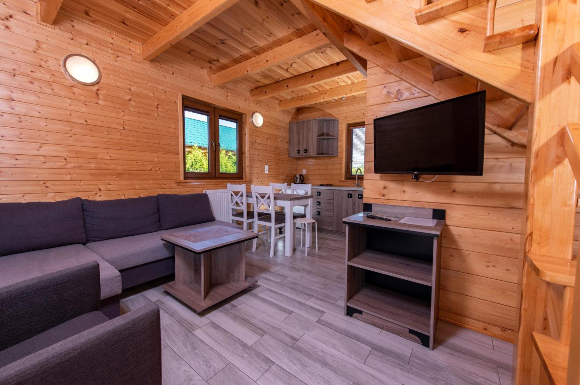 Domki, Apartamenty I Restauracja Wloczega غونسكي المظهر الخارجي الصورة