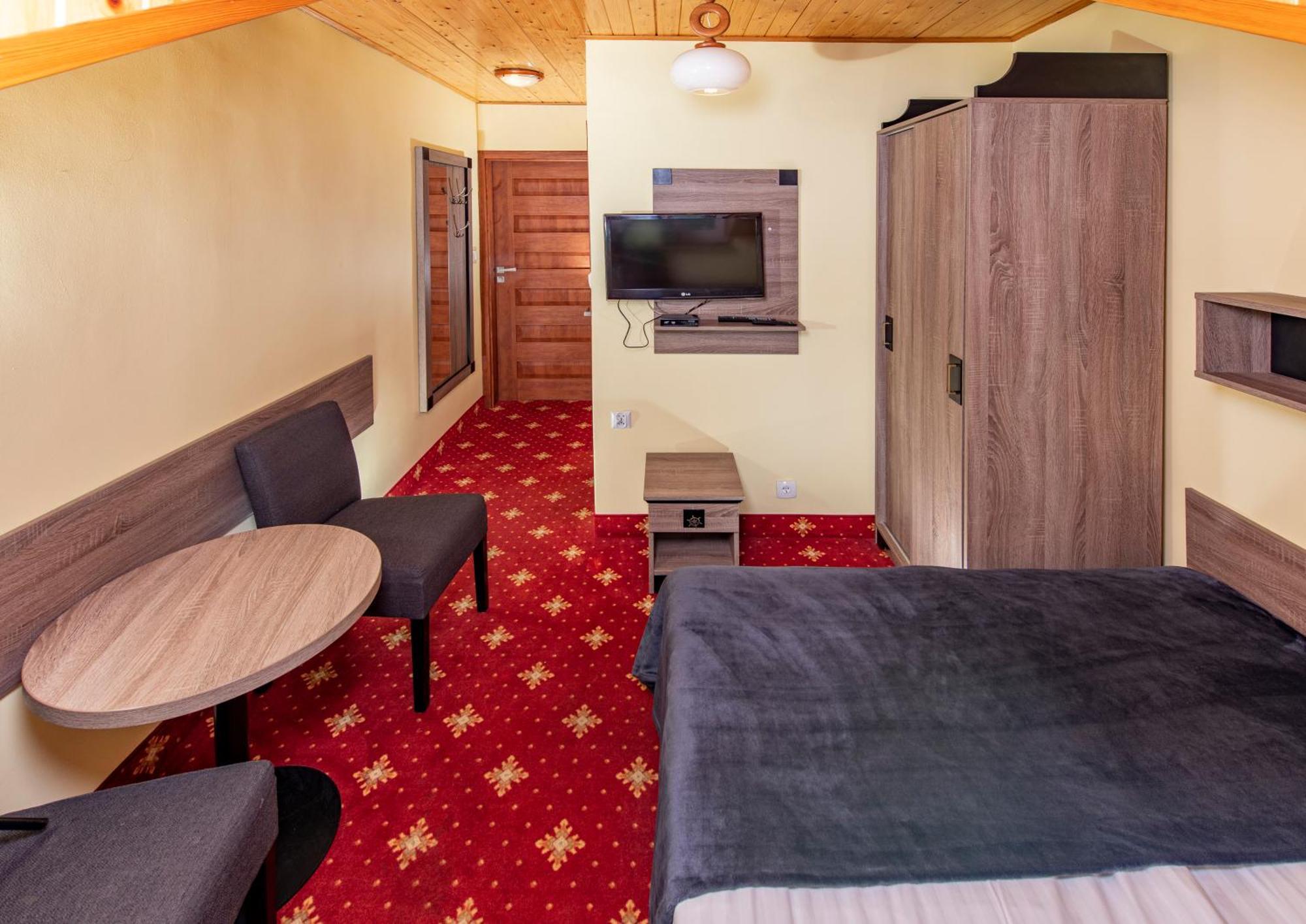 Domki, Apartamenty I Restauracja Wloczega غونسكي المظهر الخارجي الصورة